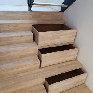 Marches d'escalier avec tiroirs intégrés