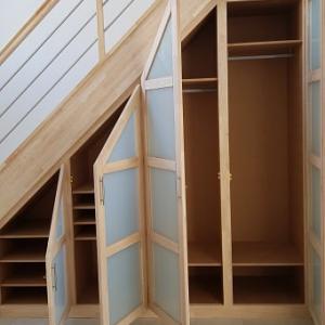 Placard en verre opale avec aménagement intérieur (en option)