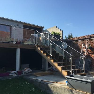 Pose d'un escalier menant à la terrasse